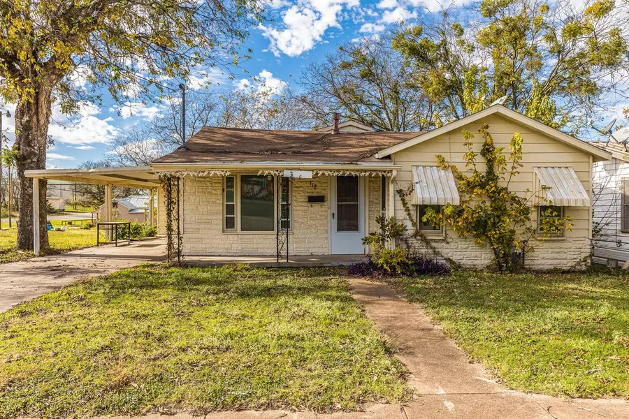 112 S Harrison Street, West, TX 76691