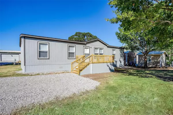 195 Clay Court, Springtown, TX 76082