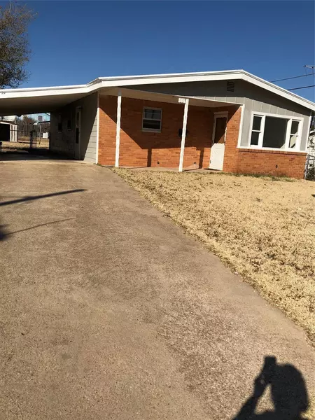 717 E New Mexico Avenue, Sweetwater, TX 79556