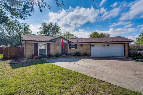 6704 Starnes Road, North Richland Hills, TX 76182