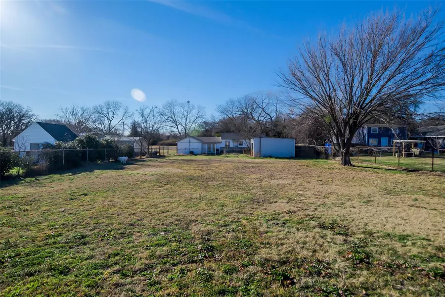 1606 Newsom Mound Road, Springtown, TX 76082