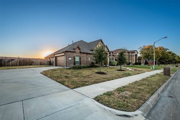 716 Montrose Trail, Desoto, TX 75115