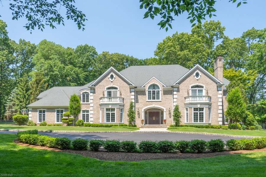 380 Crescent Dr, Franklin Lakes Boro, NJ 07417