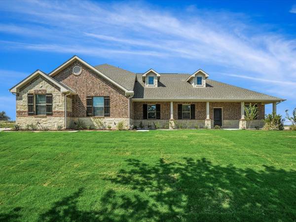 332 Sanger Drive, Springtown, TX 76082