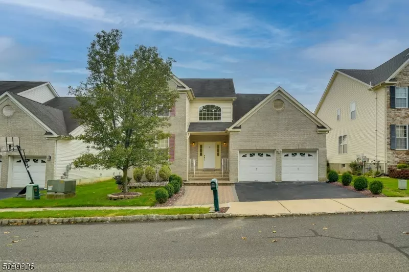 11 Bay Hill Blvd, Monroe Twp., NJ 08831