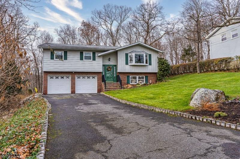 3 Moccasin Trl, Jefferson Twp., NJ 07849