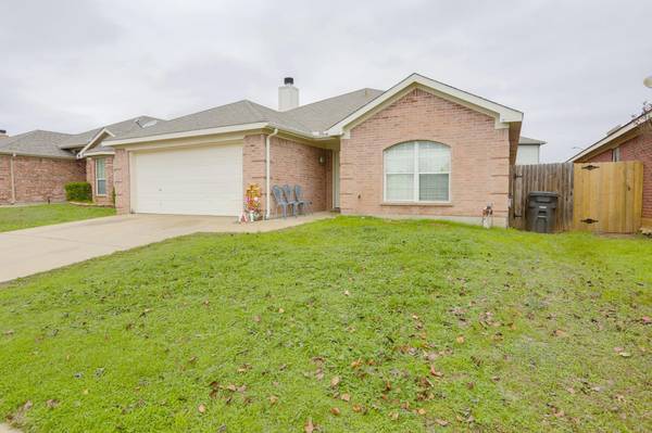 5004 Button Willow Drive, Fort Worth, TX 76123