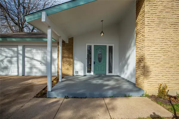 Arlington, TX 76014,1705 Redwood Street