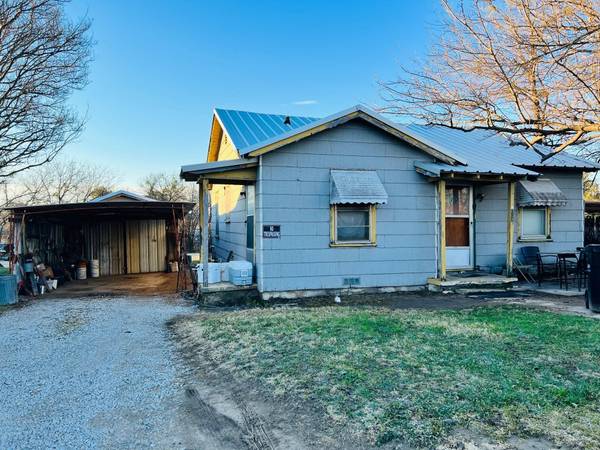 1008 W Paine Avenue, Comanche, TX 76442