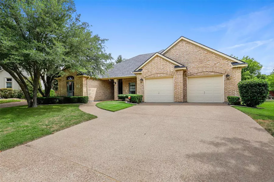 7029 Brierhollow Court, Fort Worth, TX 76132