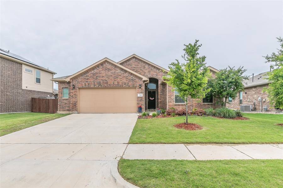 740 Aydon Lane, Saginaw, TX 76131