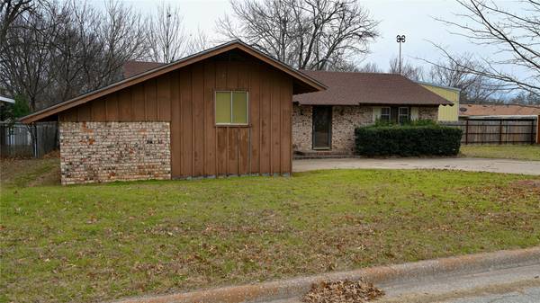 1105 Nugent Street,  Bowie,  TX 76230