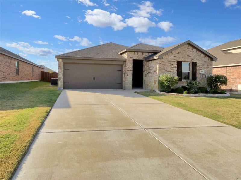 920 Alton Drive, Aubrey, TX 76227