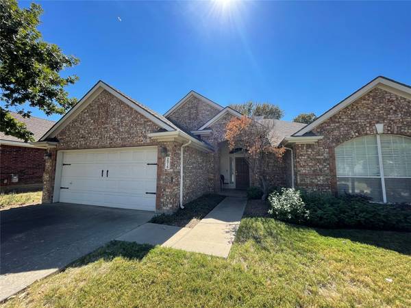 2816 Hollow Ridge Drive, Denton, TX 76210