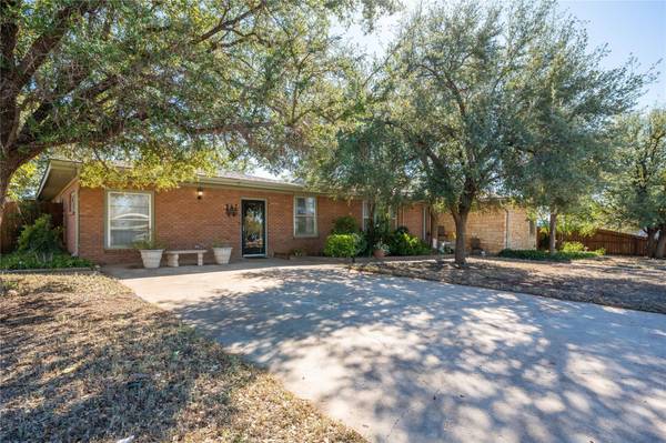 1931 Avenue K, Anson, TX 79501