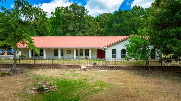 2610 Armadillo Road, Gilmer, TX 75644