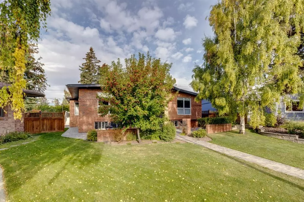 Calgary, AB T2L 2K2,4303 Villa CRES NW