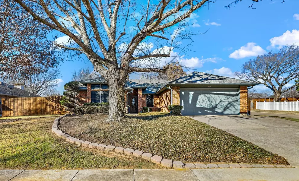 2704 Vistaview Drive, Corinth, TX 76210