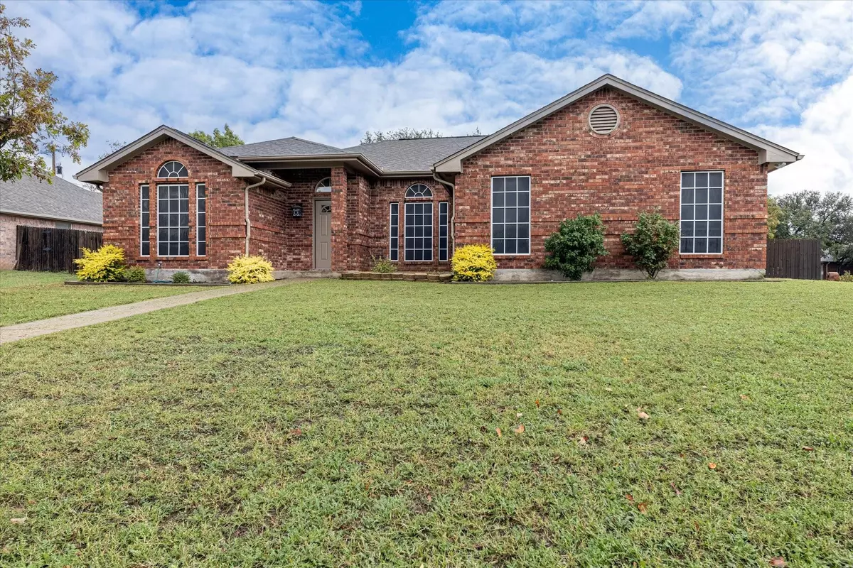 Cleburne, TX 76033,900 mcanear