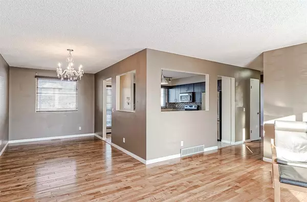 Calgary, AB T2W 3C9,960 Bracewood Rise SW