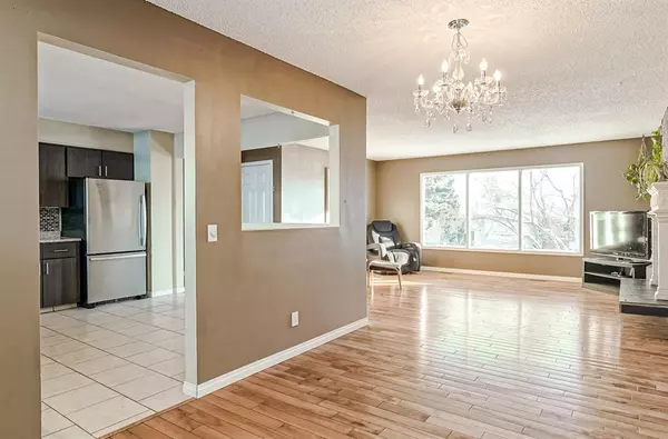 Calgary, AB T2W 3C9,960 Bracewood Rise SW