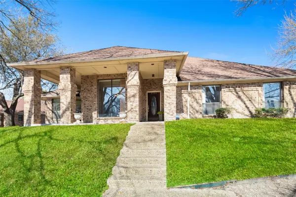 1106 N Lakeshore Drive, Rockwall, TX 75087