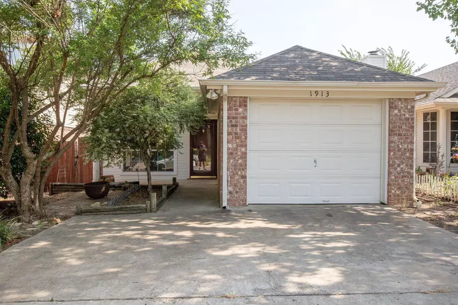 1913 Lee Drive, Denton, TX 76209