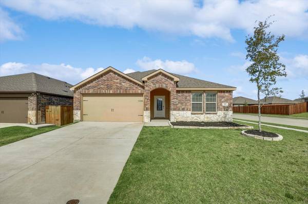 829 English Drive, Aubrey, TX 76227