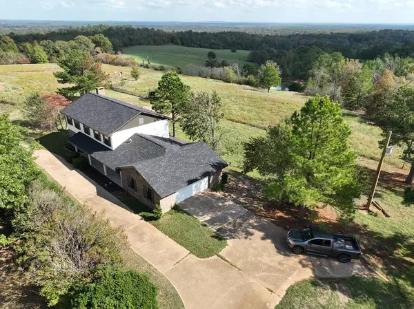 2364 AN County Road 404, Palestine, TX 75803