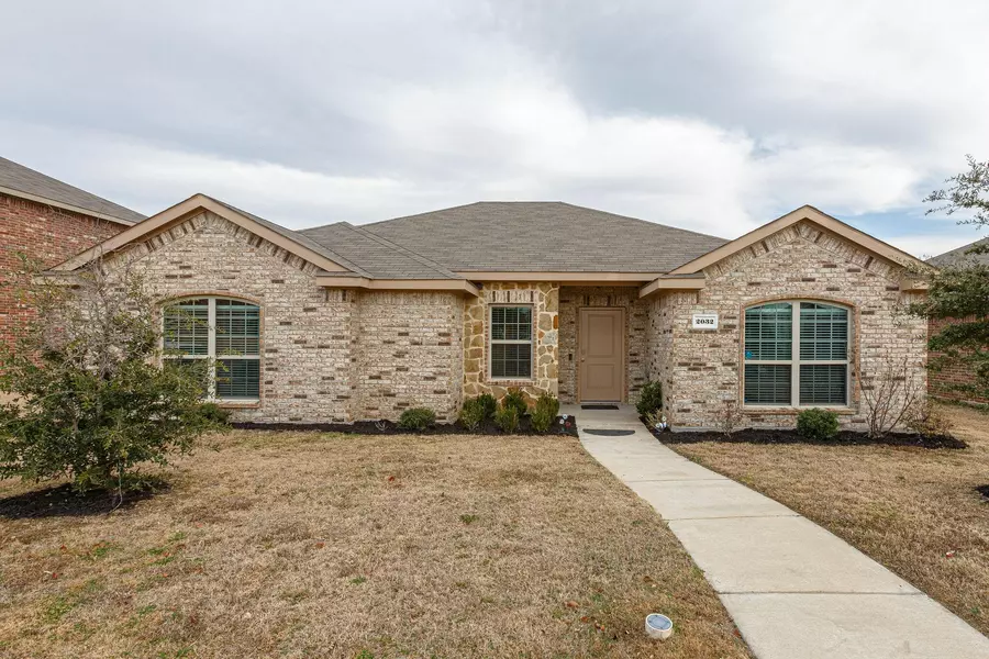 2032 Glen Hollow Drive, Lancaster, TX 75134