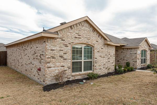 Lancaster, TX 75134,2032 Glen Hollow Drive