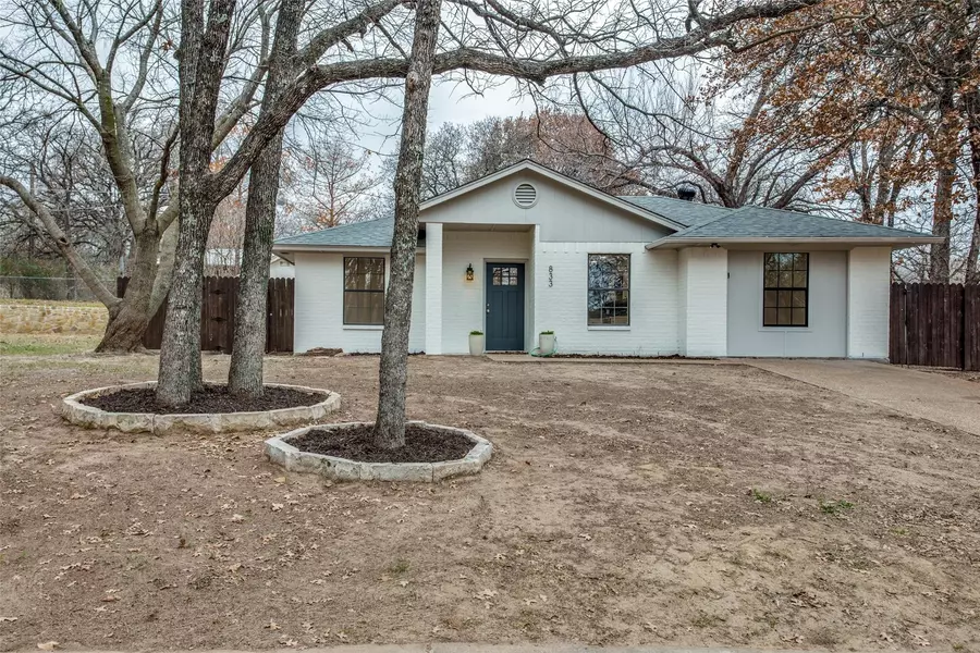 833 Red Oak Court, Azle, TX 76020