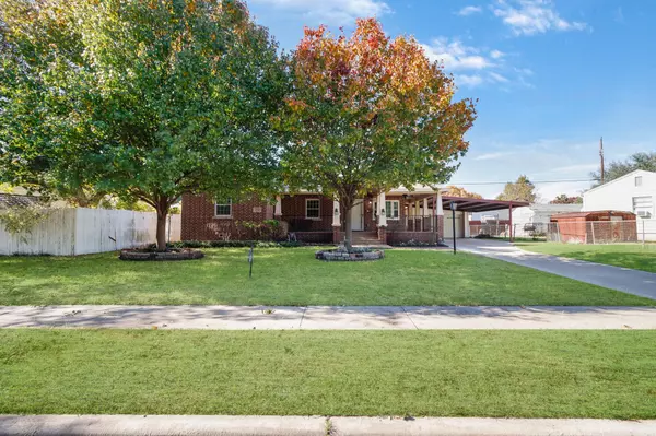 2833 Fakes Drive,  Dallas,  TX 75224