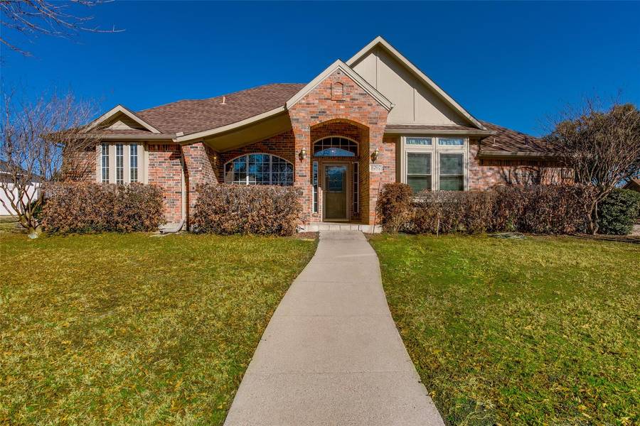 8202 Bridgewater Drive, Rowlett, TX 75088