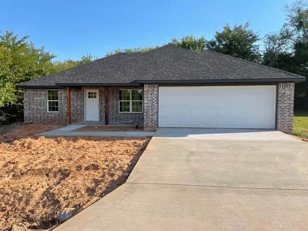 108 Red Oak Circle, Ector, TX 75439