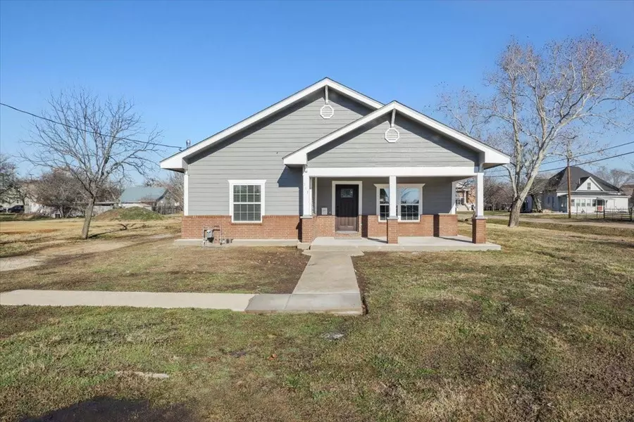 307 E Adams Street, Itasca, TX 76055