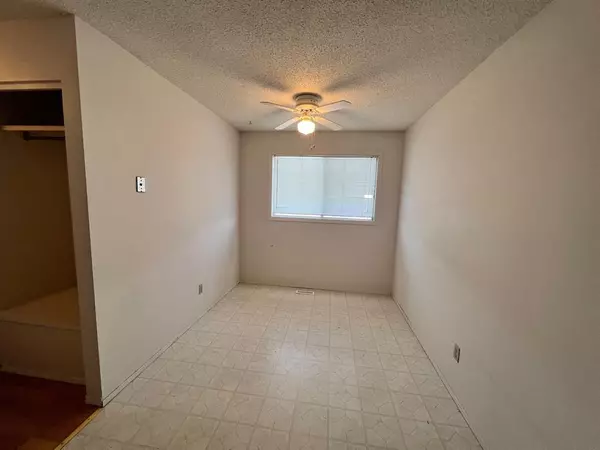 Hanna, AB T0J 1P0,607 12 Avenue West #1