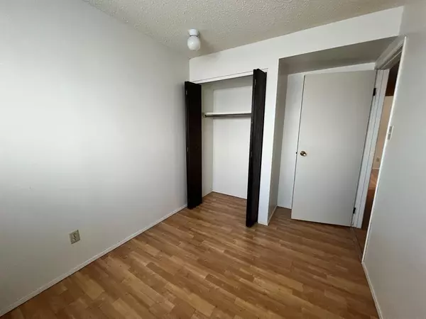 Hanna, AB T0J 1P0,609 12 Avenue West #8