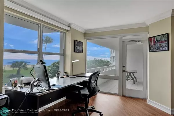 Lauderdale By The Sea, FL 33308,3900 N Ocean Dr  #1B