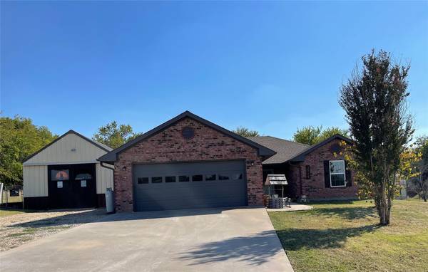 3962 County Road 4640, Trenton, TX 75490