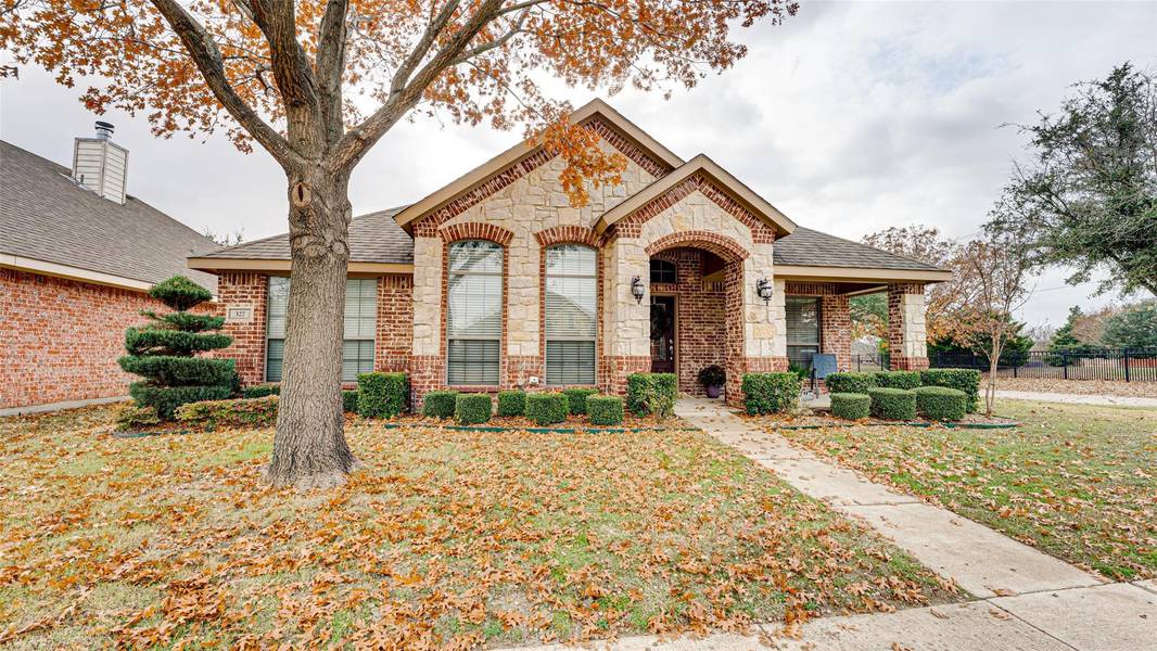 327 Village Drive, Red Oak, TX 75154