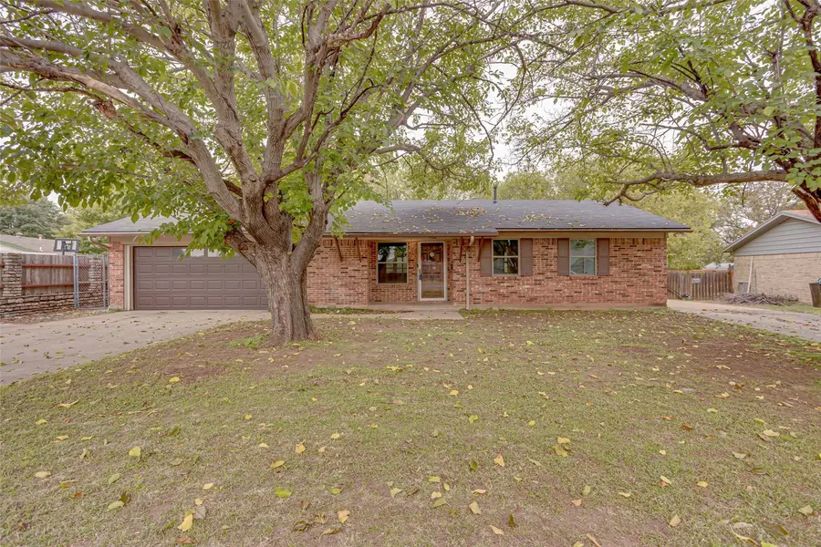 912 Penrod Drive, Granbury, TX 76048