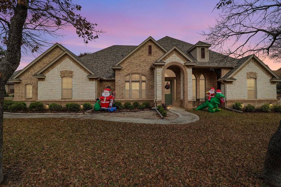 216 Copperwood Drive, Lakeside, TX 76108