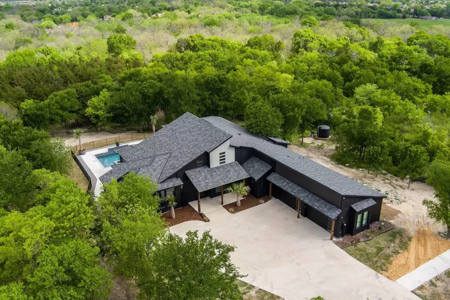 503 S Bluegrove Road, Lancaster, TX 75146