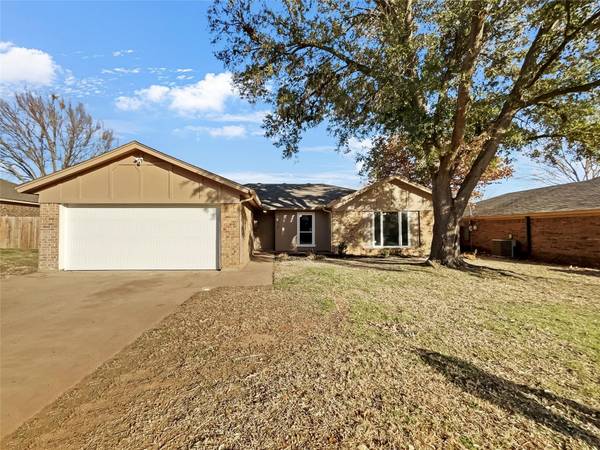 6203 Autumn Springs Drive, Arlington, TX 76001