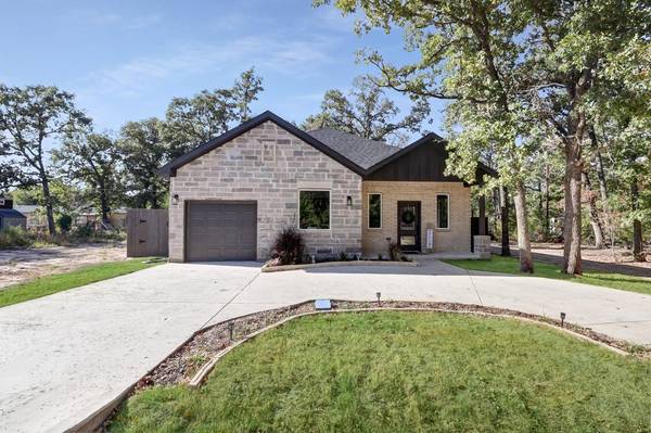 225 Cherokee Shores, Mabank, TX 75156