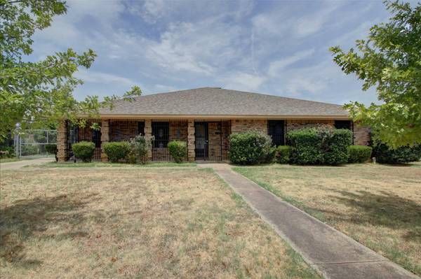 1013 Crockett Drive, Fort Worth, TX 76028