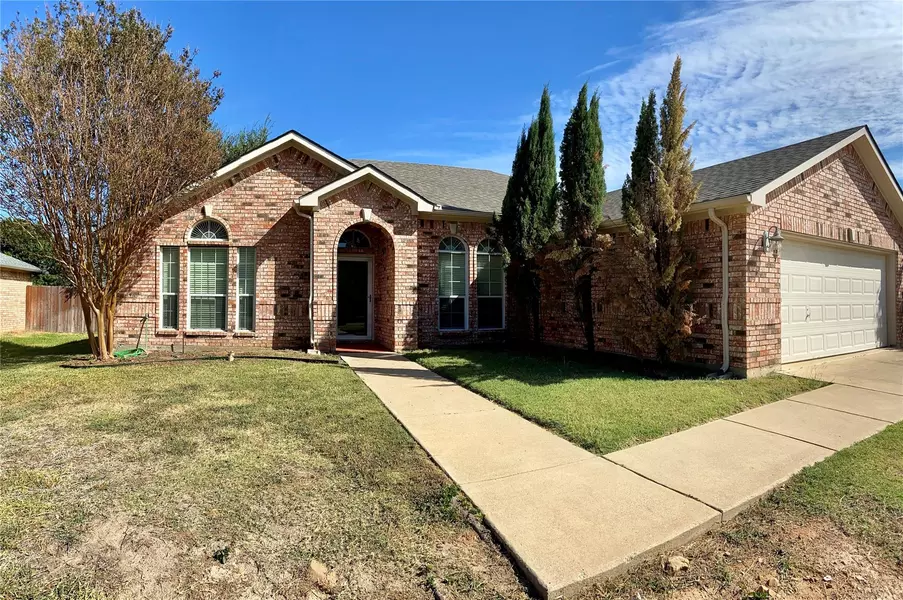 620 Madeline Court, Azle, TX 76020