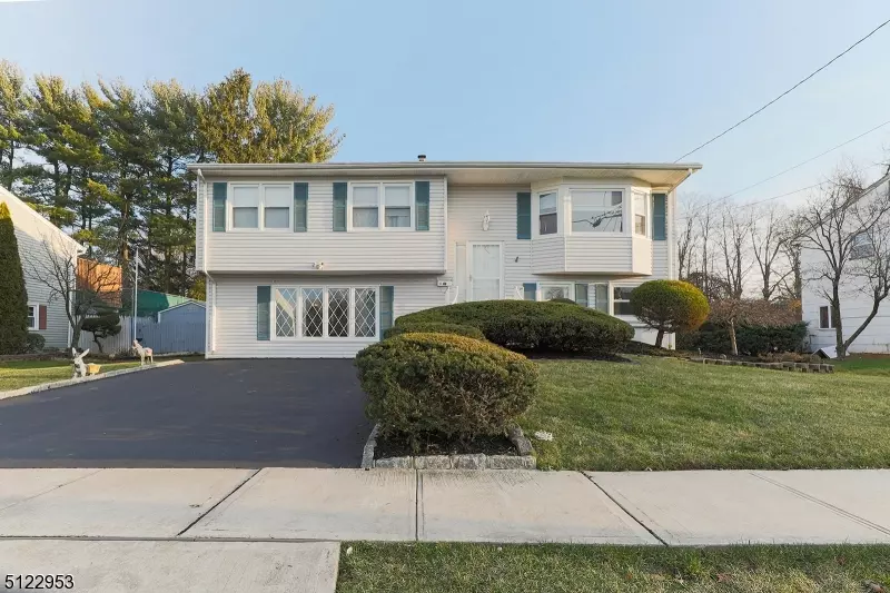 96 Tammy Pl, Woodbridge Twp., NJ 08830