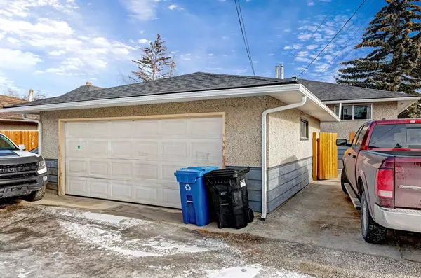 Calgary, AB T3E 3B9,3311 37 ST SW